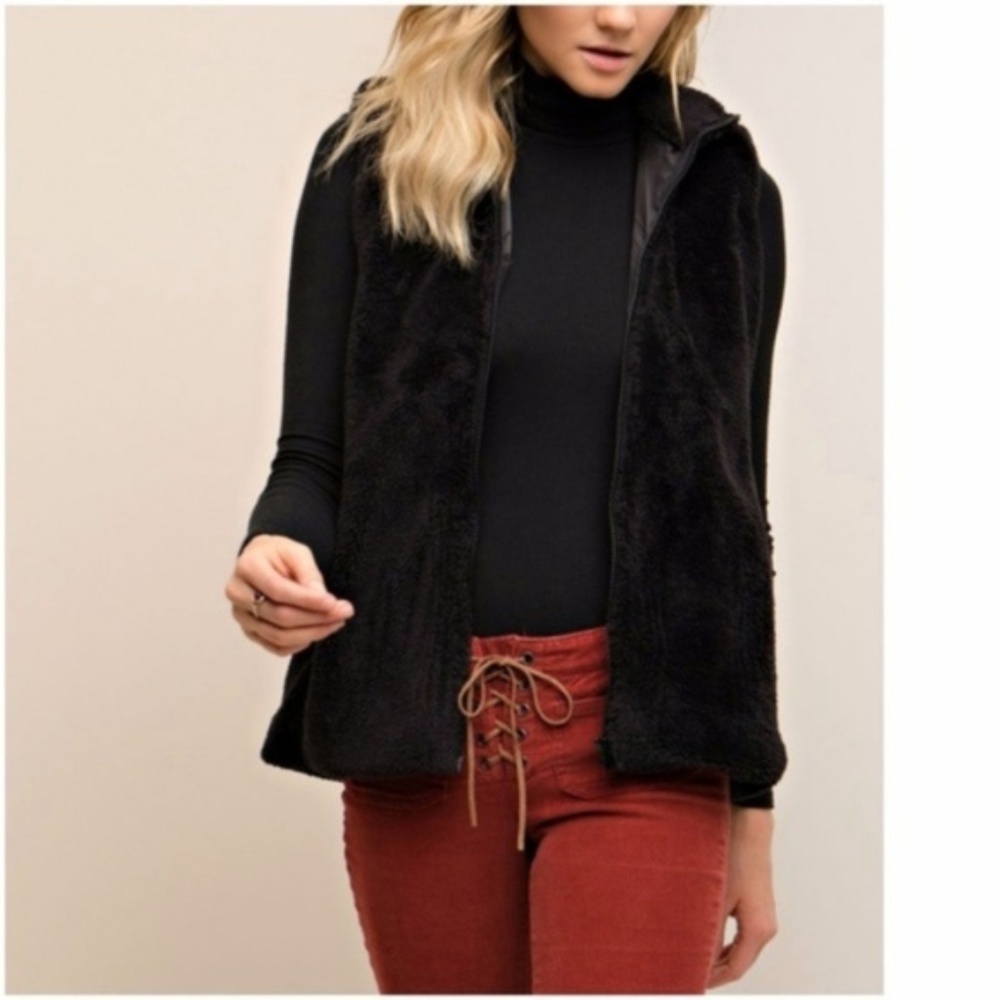 NEW Fuzzy Faux Fur Fleece Sherpa Zip Up Vest Black Sleeveless Entro Small S NWT